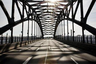 Erhalt vor Neubau bei Brücken und Straßen -