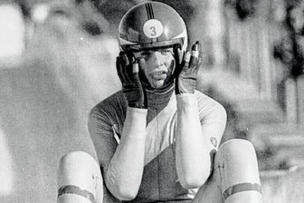 Erinnerungen an eine große Tochter der Stadt - Noch etwas ungläubig im Ziel: Steffi Walter holte 1988 in Calgary nach dem Triumph 1984 in Sarajevo ihr zweites Olympiagold.