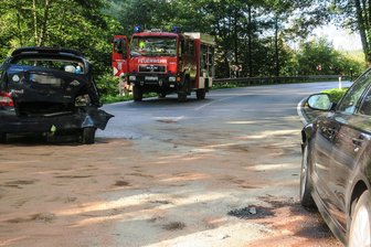 Erla: Auffahrunfall - zwei Verletzte -