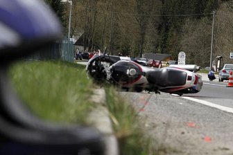 Der 56-jährige Biker war laut Polizei sofort tot.