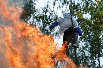 Erlau: 400 Gäste beim traditionellen Hexenfeuer in Beerwalde - 