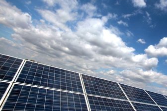 Erlau: Anlage soll Sonnenstrom liefern - Zwischen Erlau und Crossen könnte eine Fotovoltaikanlage entstehen und somit künftig Ökostrom über Solar-Module - wie hier im Symbolbild - erzeugt werden. 