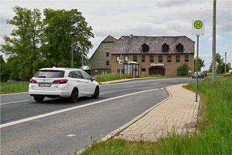 Erlau lässt Schüler nicht länger im Regen stehen - An der Bushaltestelle an der Winterschänke soll in Richtung Rochlitz ein Wetterschutz gebaut werden. 