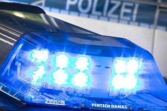 Erlau: Motorradfahrer fährt auf Auto -