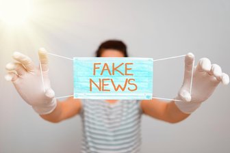 Erlau: Volkshochschule lädt zu Vortrag über Desinformation - In Erlau geht es in einem Vortrag an der Volkshochschule um Desinformation.