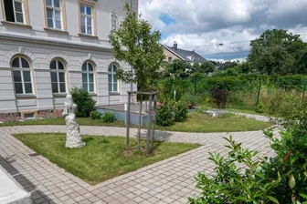Erlauer Bahnhofsverein leidet doppelt - Bis die Bauarbeiten beginnen, könnte der Bauerngarten am Bahnhof für kleinere Zusammenkünfte genutzt werden.
