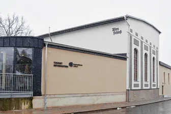 Erlbacher Jugendliche dürfen Raum im Alten Schloss weiter nutzen - Das Veranstaltungsgebäude in Erlbach wurde umfangreich saniert.