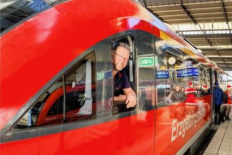 Erlebnisbahnfahrten: Weitere Reisen ab Mittweida geplant - Am ersten Adventssonntag gab es zum ersten Mal eine Licht'l-Fahrt von Mittweida über Chemnitz, hier beim Zwischenstopp, ins Erzgebirge. 