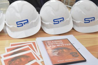 Erlebniszentrum Perlmutter Adorf: Nun geht es an die Fassade - Die Lengenfelder Firma SP Bau ist Hauptauftragnehmer beim Erlebniszentrum Perlmutter Adorf.