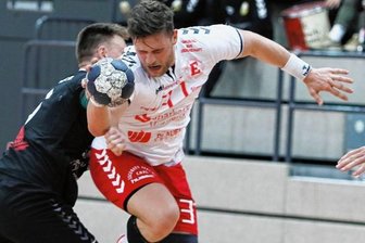 Erleichterung nach Pokalkrimi - Der HC Einheit Plauen musste im Sachsenpokal-Halbfinale, wie hier David Zbiral in einem früheren Spiel, leiden. Erst nach Verlängerung setzte sich der Favorit aus dem Vogtland mit 30:27 gegen den Spitzenreiter der Verbandsliga Ost, HVO Cunewalde, durch.