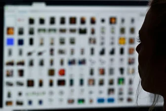 Ermittler durchsuchen Wohnungen wegen Kinderpornografie - Bei einer großangelegten Aktion gegen Kinderpornografie durchsuchten Ermittler mehr als 20 Wohnungen in Chemnitz, Mittelsachsen und dem Erzgebirgskreis. (Symbolbild) 