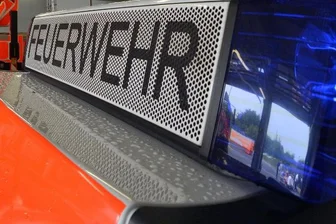 Ermittler vermutet Brandstiftung: Lkw in Frankenberg abgebrannt -