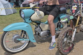 Ermittlungen nach Zwickauer Simson-Treffen: Polizei identifiziert zwei Tatverdächtige und schaltet Hinweisportal - Nach dem Simson-Treffen in Zwickau ermittelt die Polizei wegen zahlreicher Delikte.