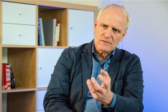 "Erneuerbares Heizen ist langfristig günstiger" - Der Chemnitzer Grünen-Mann, der Habecks Heizungspläne verteidigt - "Die Gesetzesnovelle trägt dem Umstand Rechnung, dass fossile Ressourcen aus Öl und Gas immer teurer werden": Der Chemnitzer Bundestagsabgeordnete Bernhard Herrmann (Bündnis 90/Die Grünen) befürwortet das Aus neuer Öl- und Gasheizungen. 