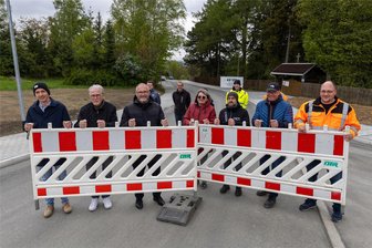 Erneuerung der Hohen Straße in Auerbach geht in die nächste Runde - Der Bauzaun ist weg. Die für das Projekt Verantwortlichen haben ihn am Freitag entfernt.