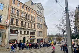 Erneut Alarm im Plauener Landratsamt: Das war am Mittwochmorgen der Grund - Erst am 15. November gab es eine Evakuierung des Landratsamtes. Am Mittwoch dann ein ähnliches Bild.