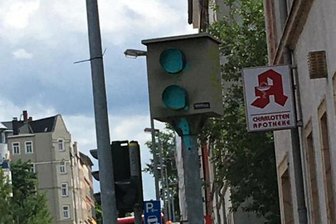 Besprüht: der Blitzer an der Clausstraße.