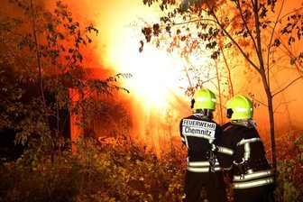 Erneut Brand in Industriebrache in Altchemnitz - Wieder eine Industriebrache, wieder in Altchemnitz: Die Feuerwehr musstse erneut zum Löschen eines nächtlichen Brandes ausrücken.
