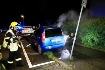 Erneut brennen Autos in Gablenz - Auf der Albert-Jentzsch-Straße stand ein Skoda in Flammen.
