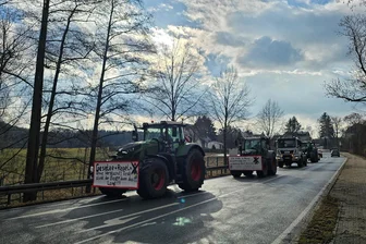 Erneut Fahrzeugkorso in Rodewisch: Darauf müssen sich Autofahrer am Freitagabend einstellen - Ein Fahrzeugkorso ist auch für den heutigen Freitagabend wieder zwischen Rodewisch und Rebesgrün angemeldet. Foto: Ellen Liebner