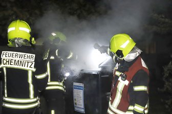 Erneut Mülltonnen in Flammen -