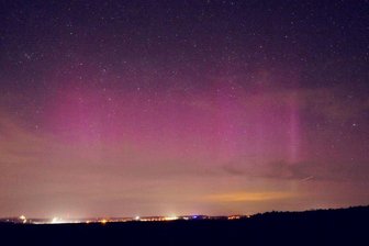 Erneut Polarlichter über Mittelsachsen: Sichtungen bei Arras und in Striegistal - Diese Polarlichter waren bei Arras mit Blick in Richtung Geringswalde zu sehen.