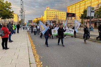 Der Chemnitzer Aufzug zu Beginn in der Straße der Nationen.