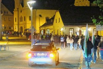 Erneut Proteste im Erzgebirge - Der Aufzug führte durch Schneebergs Innenstadt.