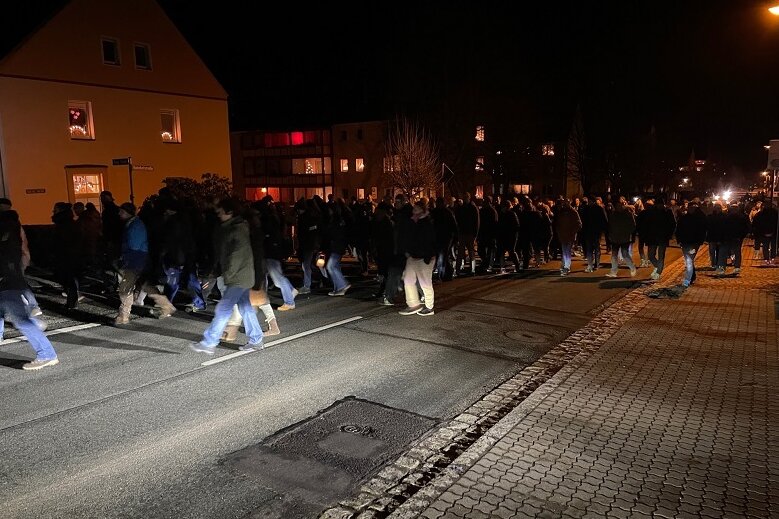 Erneut Protestzug gegen die Corona-Maßnahmen in Zwönitz und Stollberg - 