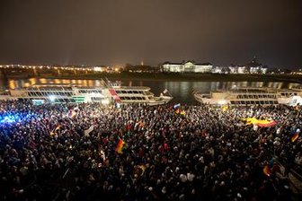 Erneut Tausende bei Pegida-Demo - 