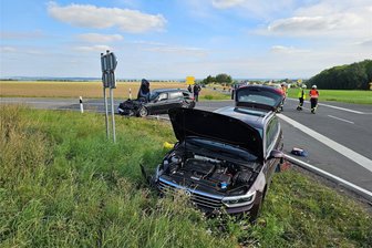 Erneut Unfall an Problem-Kreuzung bei Meerane: Zur Forderung nach Umbau zum Kreisverkehr gibt es eine Absage vom Landkreis - Der Sachschaden wird nach dem Unfall auf rund 40.000 Euro geschätzt.