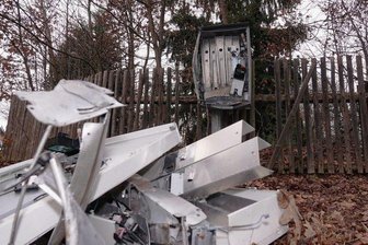 Erneut Zigarettenautomat in Zwickau gesprengt - So sahen die Überreste eines Zigarettenautomaten an der Lindenstraße kurz nach der Sprengung am 2. Januar aus. Am Dienstag wurde erneut ein Automat gesprengt.