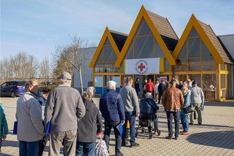 Erneuter Ansturm auf den Impfpunkt Eich - In Geduld musste sich üben, wer am Impfpunkt Eich eine Impfung haben wollte.