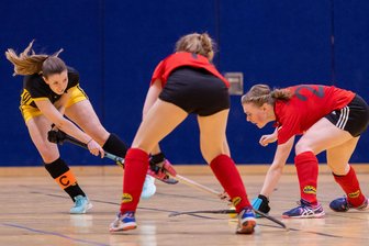 Erneuter Dämpfer: Freiberger Hockey-Damen lassen zuhause wieder Punkte liegen - Sicherte ihrem Team zumindest einen Punkt: Stefanie Oertel, die gegen den ESV Dresden zum 2:2 traf.