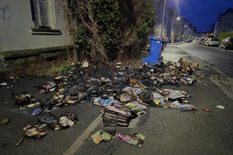 Erneuter Mülltonnenbrand in Freiberg - An der Silberhofstraße in Freiberg haben Papiertonnen gebrannt.
