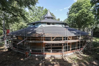 Eröffnungstermin des Limbacher Hippodroms verzögert sich erneut - Beim Neubau des Hippodroms kam es zu Vermessungsfehlern. Dadurch rückt ein möglicher Eröffnungstermin nun noch weiter in die Ferne.