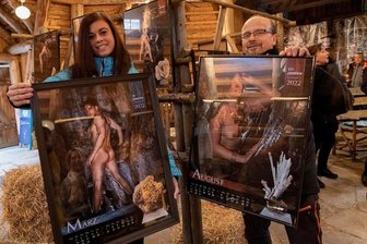 "Erotica Mineralis": Nackte Schönheiten in rauem Bergbauambiente - Model Lisa aus Zschopau und Fotograf Olaf Martin präsentieren zwei der Aufnahmen aus den aktuellen Kalendereditionen "Erotica Mineralis".