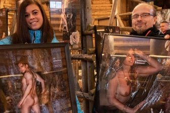 Erotik in der Heiligen Dreifaltigkeit - Lisa aus Zschopau modelt seit 2013 und hat zum dritten Mal vor der Kamera von Fotograf Olaf Martin posiert. Ebenfalls zum dritten Mal ist auch der Kalender mit den Bergmännern erschienen.