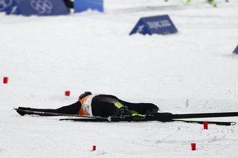 Erschöpft und glücklich: Eric Frenzel holt Olympia-Silber mit der Mannschaft - Völlig verausgabt liegt Eric Frenzel im Wechselgarten. Eine Stunde später sah die Welt schon wieder besser aus. Da gab der Erzgebirger Interviews.