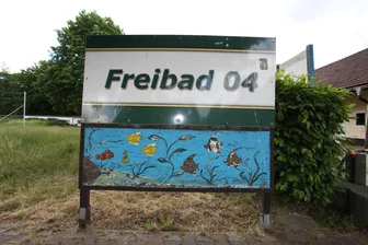 Erst Coronahilfen beantragt, dann Barauszahlung an Vereinsmitglieder: Chefs des Zwickauer 04-Bades vor Gericht - Untreue und Subventionsbetrug wirft die Staatsanwaltschaft den ehemaligen Betreibern des Zwickauer 04-Bads vor.