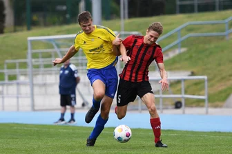 Erst Kantersieg, dann Niederlage für Fußballer von Germania Mittweida - Moritz Eismann (r.) traf gegen den BC Hartha zum zwischenzeitlichen 4:0 für seine Mittweidaer Mannschaft und erzielte gegen Glauchau die frühe Führung.