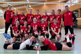 Erst Meisterfeier, dann Abi-Stress: Frankenberger Volleyballerinnen schmettern sich zum Aufstieg - Die zweite Damenmannschaft des VC Frankenberg hat nach den zwei gewonnenen Aufstiegsspielen gegen Milkau gut lachen.