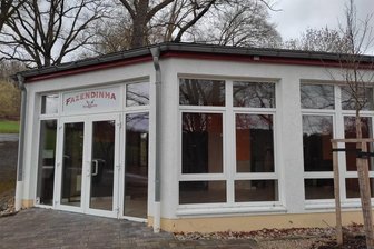 Erst Pizza und Pasta, dann Steak und Aioli: Welches Essen kommt künftig im Plauener Parktheater-Lokal auf den Tisch? - Das ehemalige Steakhaus Fazendinha im Plauener Stadtpark.