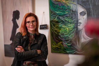 Erste Ausstellung: Gelenauerin erfüllt sich Künstlertraum - Cindy Hübner liebt es, in ihren Bildern Emotionen zu zeigen.