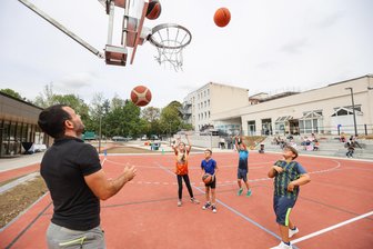 Erste Chemnitzer Schulsportplätze bald für alle offen - In Chemnitz verfügen mittlerweile viele Schulen über moderne Sportplätze. In diesem Sommer sollen erste Anlagen am Wochenende geöffnet werden.