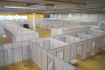Erste Flüchtlinge ziehen Dienstag in Bahr-Baumarkt ein -