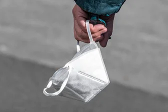 Erste Kliniken führen Maskenpflicht wieder ein: Wie verhalten sich Krankenhäuser im Raum Zwickau? - Masken zu tragen ist aktuell kein Muss beim Besuch eines Krankenhaus in der Region, doch angesichts der steigenden Anzahl von Infekten zu empfehlen.