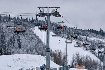 Erste Lifte öffnen im oberen Vogtland - Hänge und Loipen präpariert - In der Skiwelt Schöneck soll der Vierer-Sessellift (Archiv-Foto) in dieser Woche öffnen.