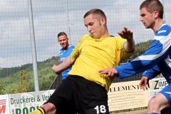 Erste Mannschaft des Neustädtler SV bleibt ungeschlagen - Chris Neumerkel (links) vom Neustädtler SV war der Top-Torjäger der 2. Kreisklasse West.
