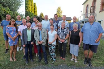 Erste Richtungsbestimmung: Stadtrat von Großschirma nimmt die Arbeit auf - Der neue Stadtrat von Großschirma: 1. Reihe v. l.: Rolf Weigand, Gunter Zschommler, Susan Ralle, Kai-Uwe Bärsch, Birgit Neuhäußer, Ingo Staud; 2. Reihe v. l.: Christin Fischer, Sandro Romrig, Manja Herrmann, Falk Böhnisch; 3. Reihe v. l.: Denny Storch, André Schlimper, Stefan Walcha, Martin Schwarzbach, André Erler, Lutz Krumbiegel, Michael Eckardt, Norbert Werner.